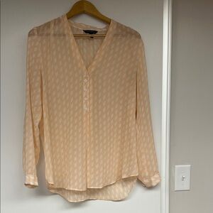 Banana Republic Peach Diamond-Print V-Neck Button Blouse